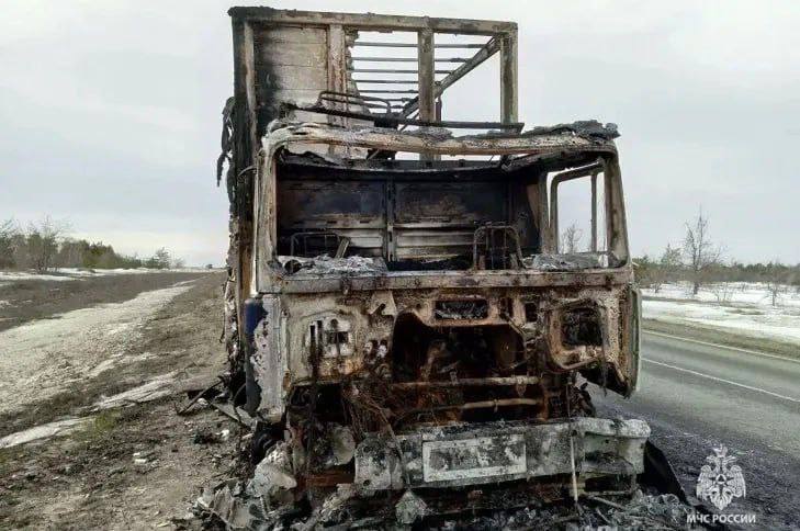 Под Камышином ночью сгорел грузовик