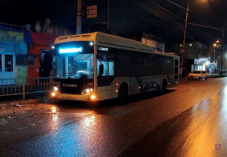 В Волгограде женщина пострадала после падения в автобусе