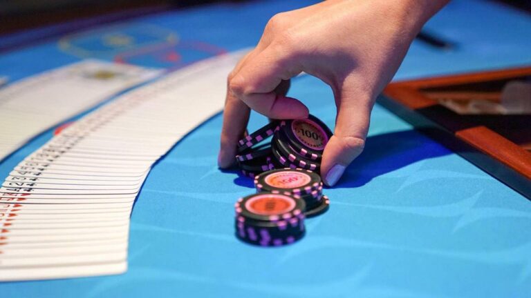 Онлайн‑казино с налогом не менее 30% от выручки могут легализовать уже к апрелю в России