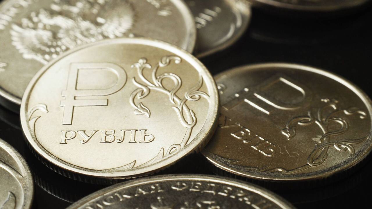 Курс рубля падает: что будет с ценами и когда ждать 100 рублей за доллар?