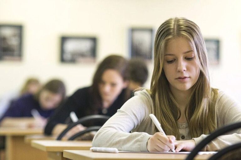 Минпросвещения обновило образовательный стандарт: старшеклассников ждут изменения