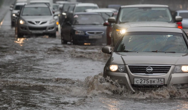 Волгоград тонет после каждого дождя: ливнёвки не работают, а проблемы игнорируют годами
