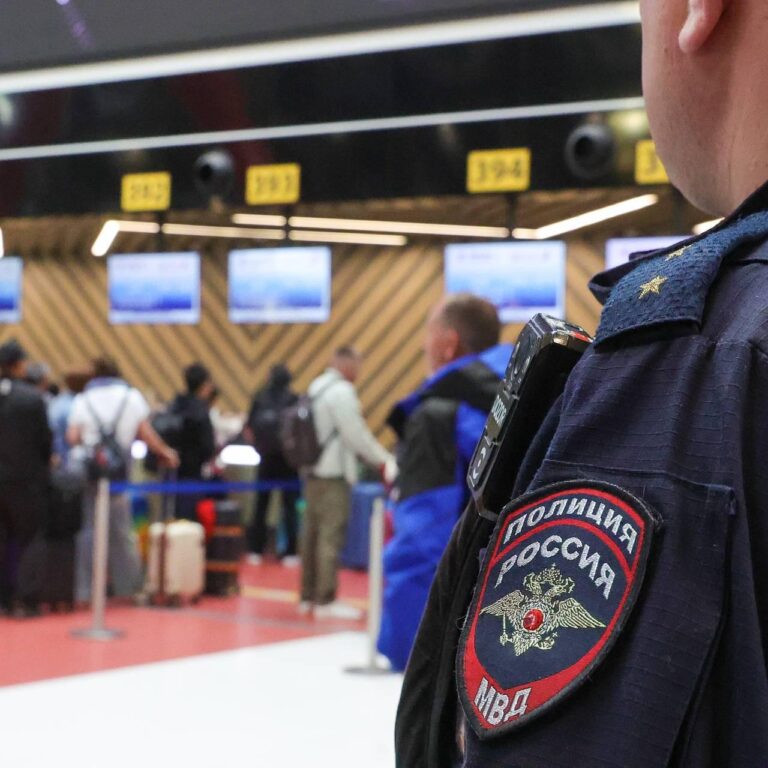 Пьяный пассажир устроил скандал на рейсе Москва — Сахалин и получил срок