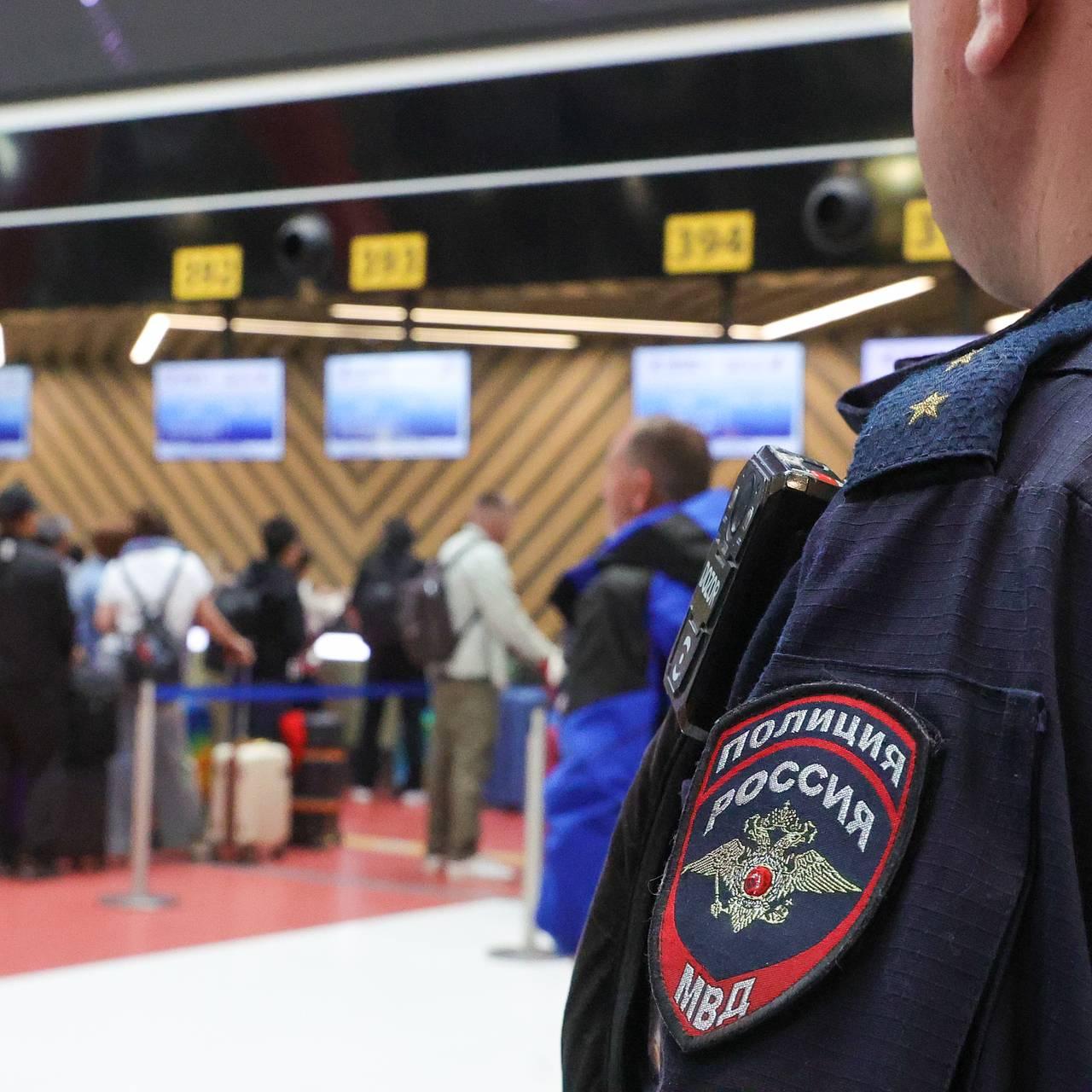 Пьяный пассажир устроил скандал на рейсе Москва — Сахалин и получил срок