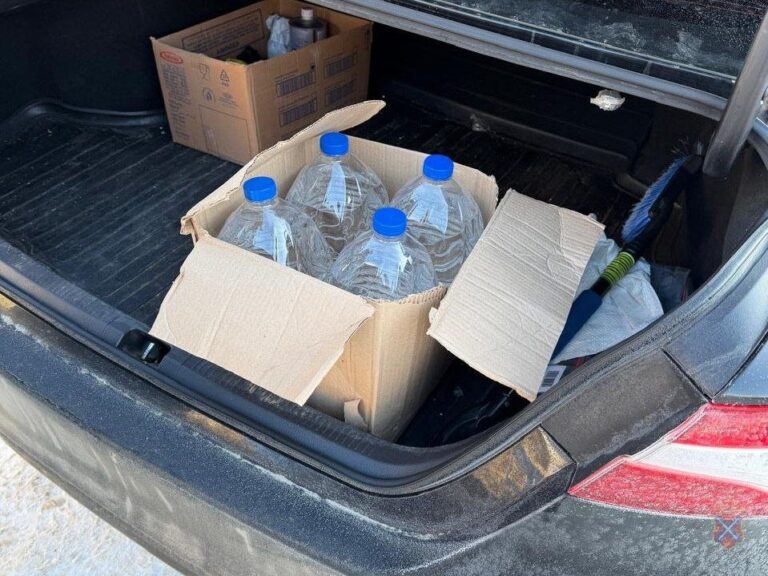 Подпольный алко-цех накрыли в Волгограде: «элитную» водку разливали в гараже