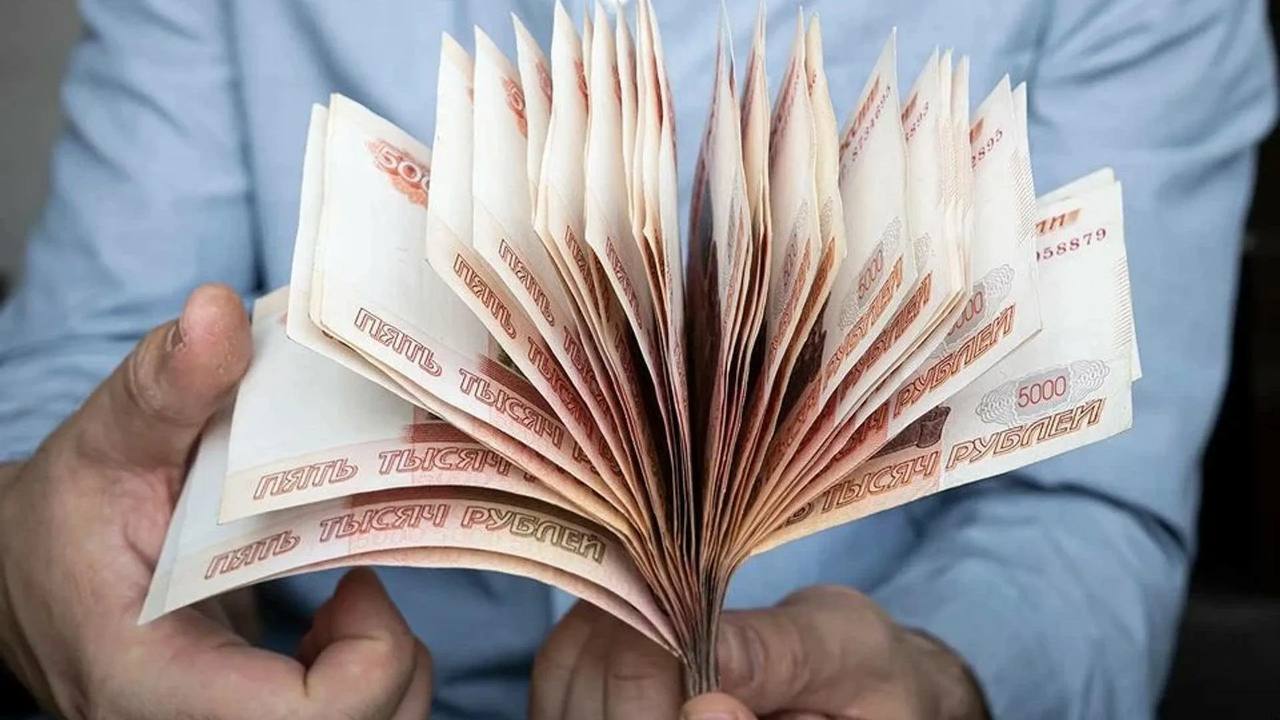Зарплаты «по статистике»: больше 150 тысяч — только в семи регионах