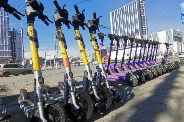 Самокаты по паспорту: Зачем кикшеринг связывают с «Госуслугами»?