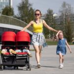 Семьи в РФ с июня начнут получать деньги по новой налоговой выплате