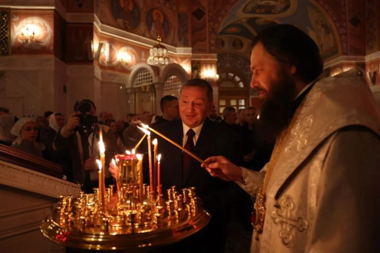 Православные христиане отмечают Пасху: по всей стране проходят богослужения