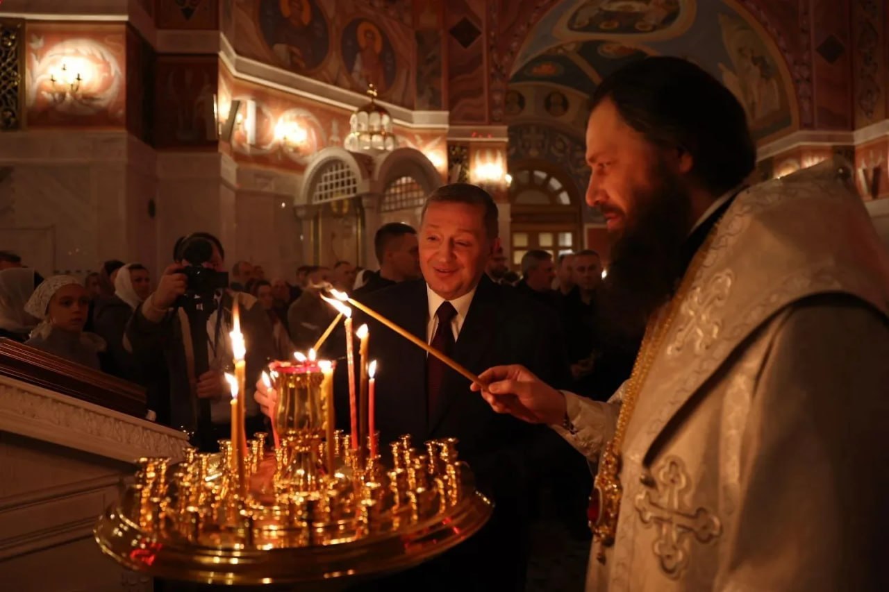 Православные христиане отмечают Пасху: по всей стране проходят богослужения