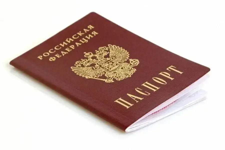 В Госдуме предложили обязать россиян менять паспорт после 60 лет