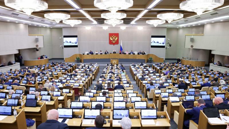 «Миллион за верность»: в Госдуме предложили платить отцам за сохранение семьи